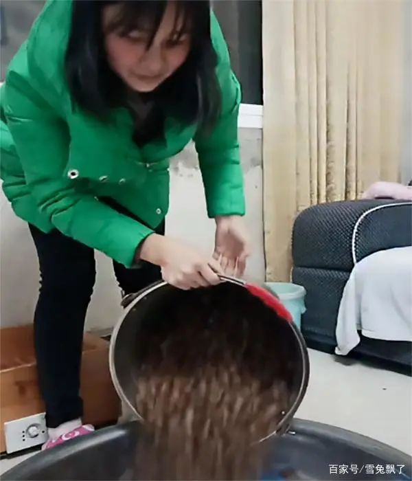 DƬ